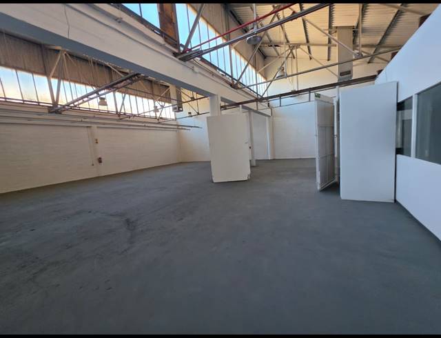 900M² WAREHOUSE TO LET IN PAARDEN EILAND
